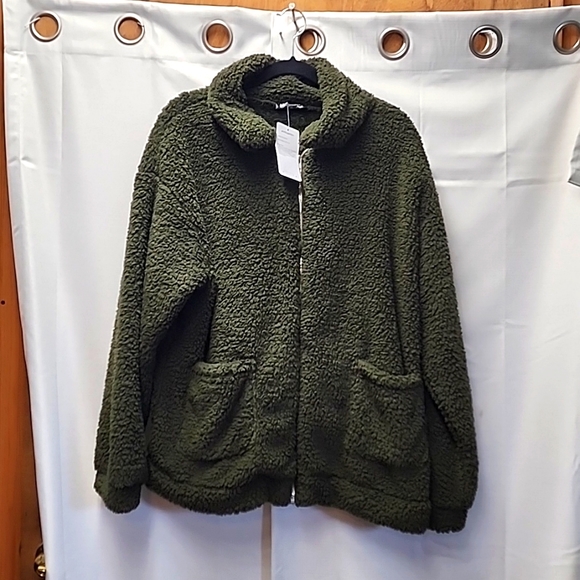 Pretty Garden Jackets & Blazers - NWT PRETTY GARDEN full zip fleece